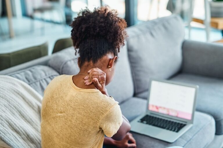 Text Neck En El Cuello