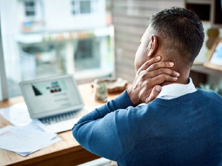Dolor De Cuello En El Escritorio